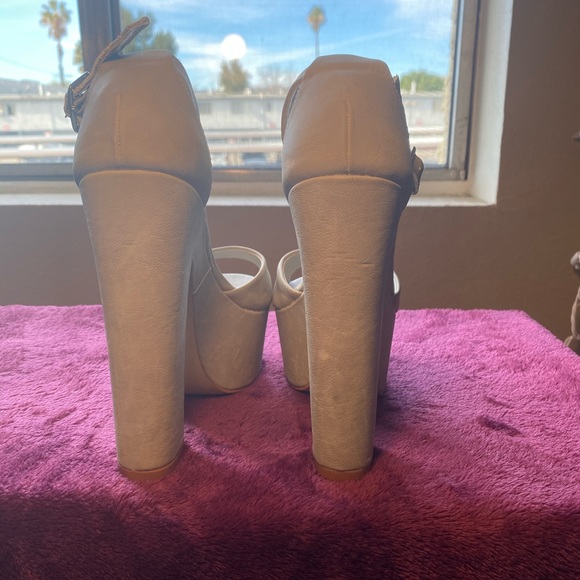 Heels - Picture 4 of 6